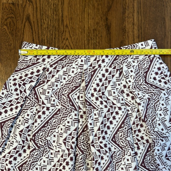 Mauve Aztec Design Skirt Size M - Picture 3 of 6